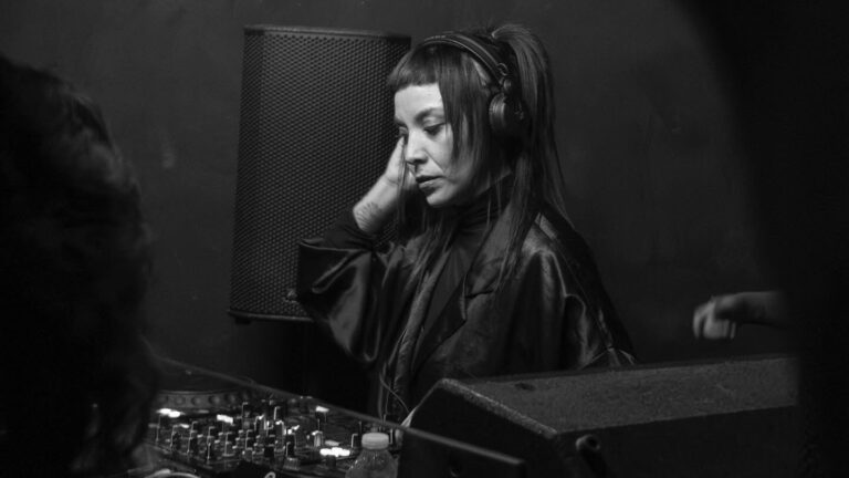 Deenia presenta&nbsp;BABY’O, un EP directo a la pista entre Acid Techno y Trance