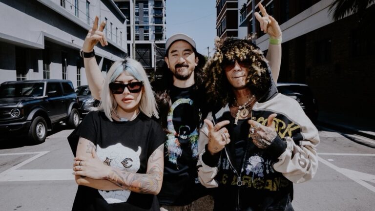 Steve Aoki, Jessica Audiffred y Jon Z presentan ‘Fotopaparazzi’ tras debutarlo en Ultra Miami